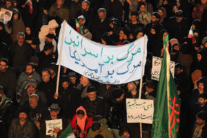 اجتماع عظیم اردبیلی‌ها زیر بارش باران