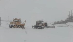 خواب زمستانی خودروهای برف روبی در روستای آلوارس/ پیست اسکی بسته خواهد ماند؟